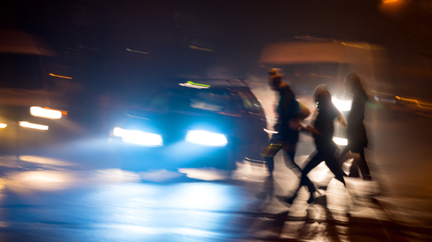 Fler fotgängare skadas när vintertiden börjar